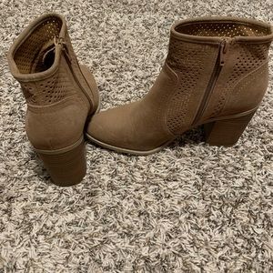 Universal Thread Booties